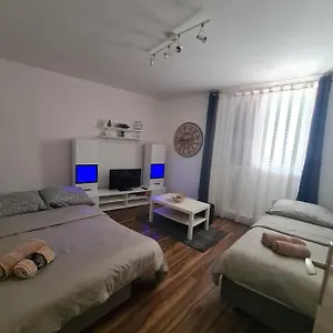 Apartment Dada, Pula