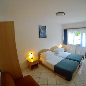Apartment Dragun, Pula